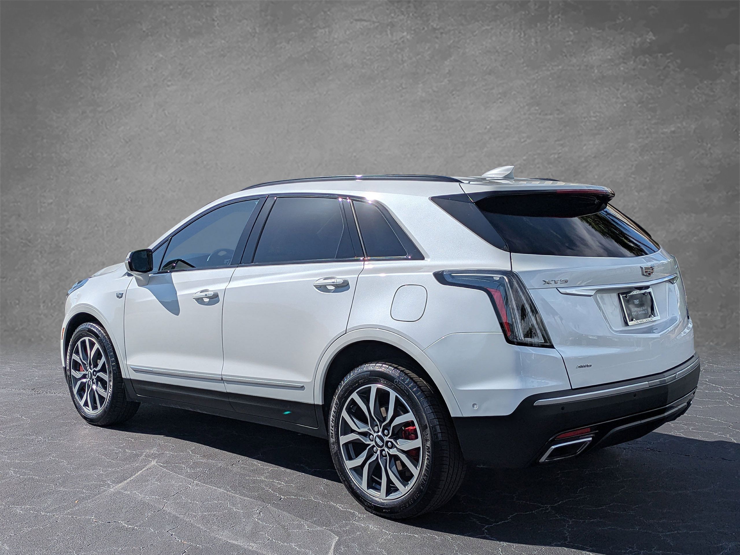 Certified 2023 Cadillac XT5 Sportv w/ Technology Package AWD/4WD image 3