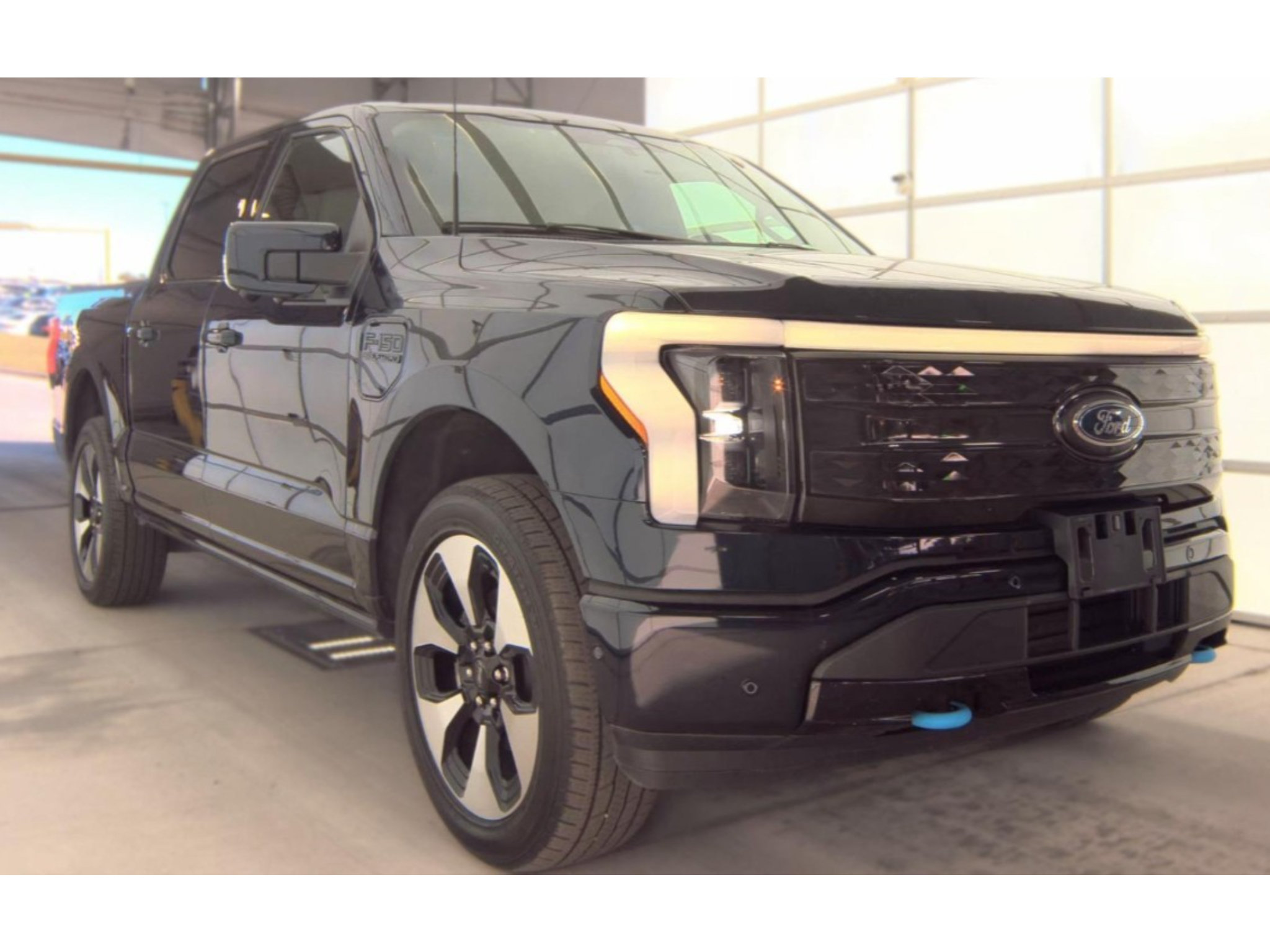 Used 2023 Ford F150 Lightning Platinum AWD/4WD image 4