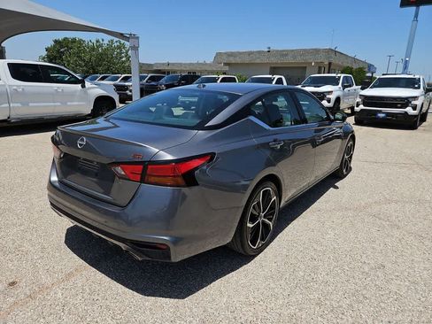 Used 2024 Nissan Altima 2.5 SR FWD image 8