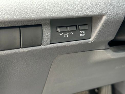 Certified 2022 Toyota Sienna XSE image 28