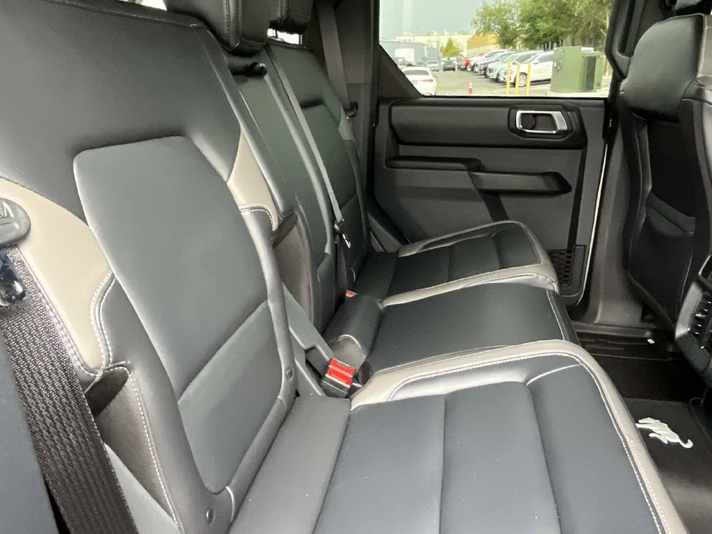 Used 2025 Ford Bronco Outer Banks AWD/4WD image 26