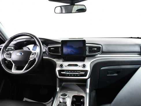 Used 2023 Ford Explorer XLT w/ Equipment Group 202A image 7