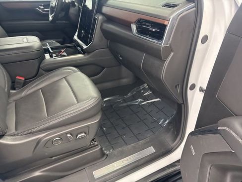 Used 2025 GMC Yukon Denali image 26