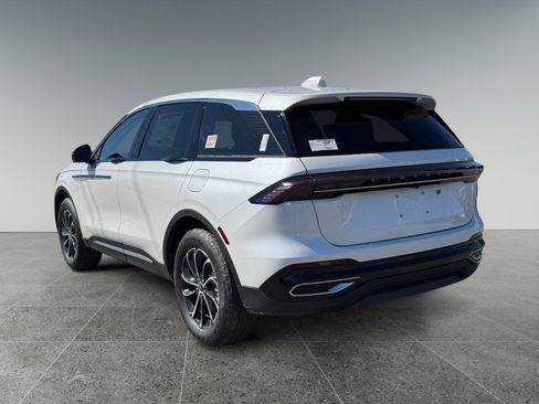 New 2026 Lincoln Nautilus Premier image 3