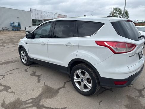 Used 2016 Ford Escape SE image 2