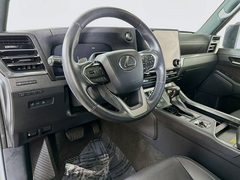 Used 2024 Lexus GX 550 w/ Accessory Package (2T) image 9