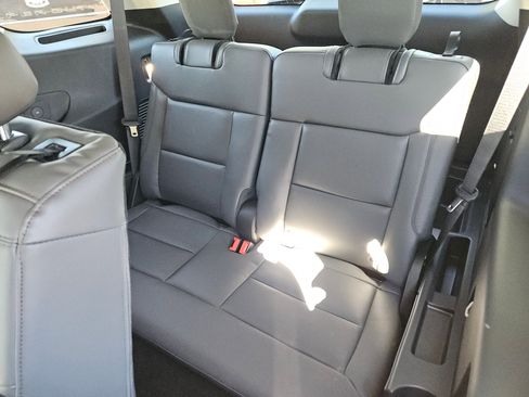 New 2025 Ford Explorer Active w/ Active Comfort Package image 17