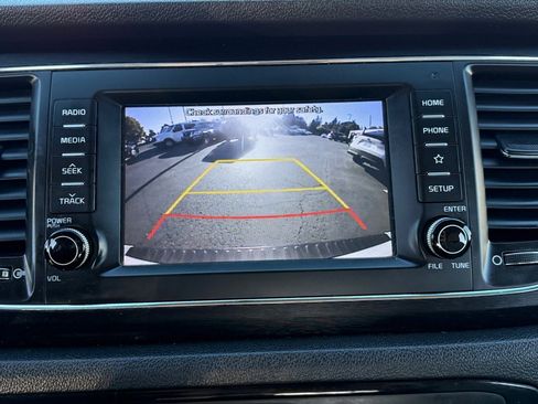 Used 2019 Kia Sedona L image 20