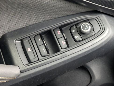 Used 2022 Subaru Crosstrek 2.5i Sport w/ Moonroof Package image 26