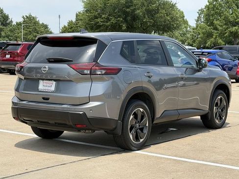 Used 2025 Nissan Rogue SV FWD image 4