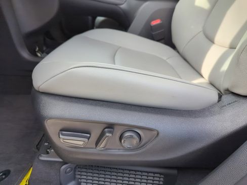 Used 2026 Toyota Sienna XLE image 10