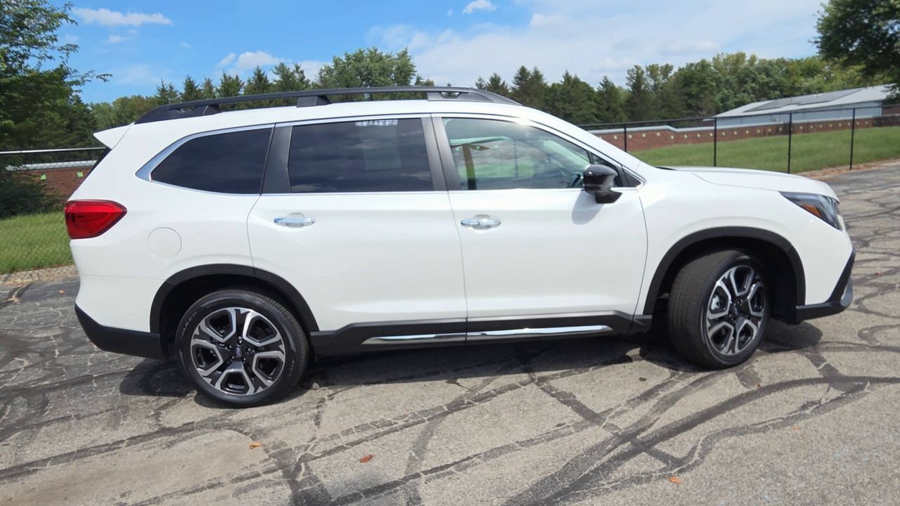 Used 2025 Subaru Ascent Touring AWD/4WD image 9