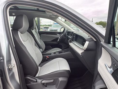 New 2026 Volkswagen Tiguan SE FWD image 13