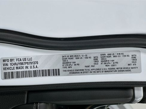 Used 2023 Jeep Grand Cherokee 4WD 4xe image 12