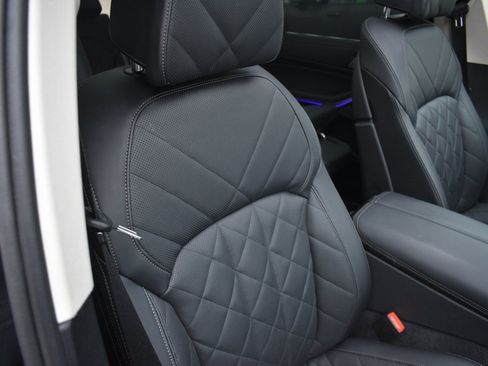 Used 2025 BMW X7 xDrive40i w/ Premium Package image 23