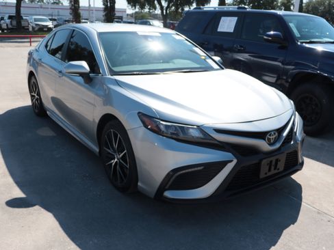 Used 2024 Toyota Camry SE FWD image 2