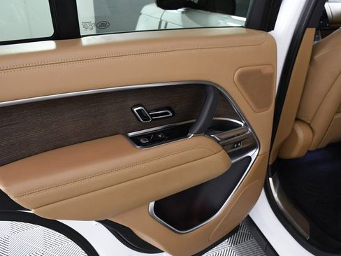 Used 2023 Land Rover Range Rover SE image 25