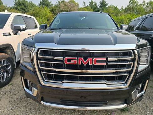 Used 2023 GMC Yukon XL SLT w/ SLT Luxury Package AWD/4WD image 2
