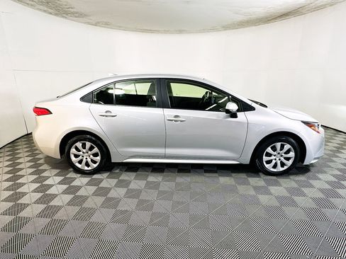 Used 2023 Toyota Corolla LE image 2