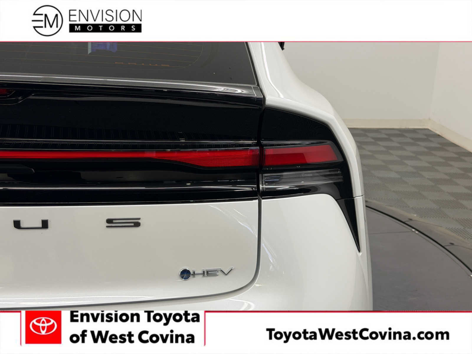New 2027 Toyota Prius LE FWD image 12