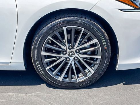 Used 2025 Lexus ES 300h w/ Premium Package FWD image 9
