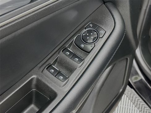 Used 2024 Ford Edge SEL w/ Convenience Package image 20