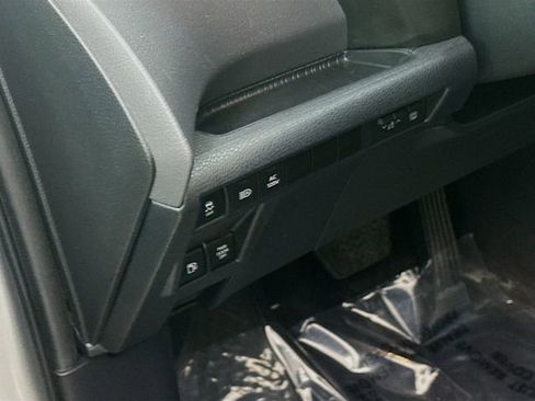 Used 2023 Toyota Sienna XSE AWD/4WD image 10