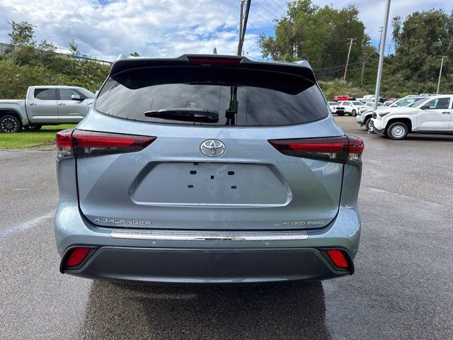 Used 2024 Toyota Highlander Limited AWD/4WD image 8