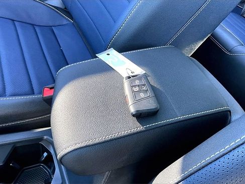 Used 2025 Volkswagen Taos SEL image 10