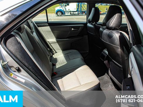 Used 2015 Toyota Camry SE w/ Moonroof Package FWD image 13