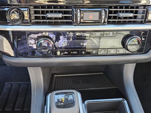 Used 2025 Nissan Pathfinder SL image 17