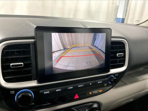 Used 2023 Hyundai Venue SEL image 19