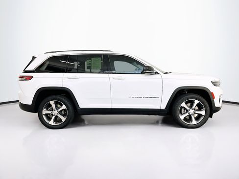 Used 2023 Jeep Grand Cherokee 4WD 4xe image 10