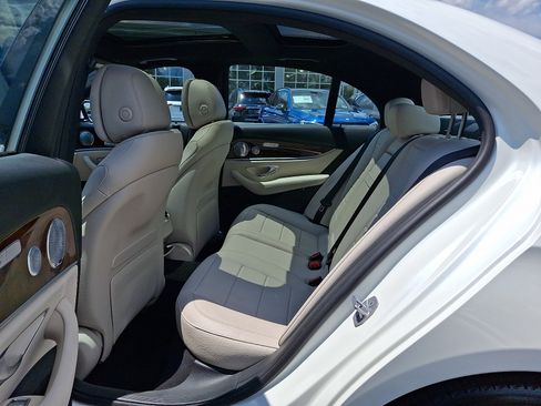 Used 2017 Mercedes-Benz E 300 4MATIC image 10