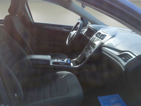 Used 2018 Ford Fusion SE w/ Fusion SE Technology Package image 11