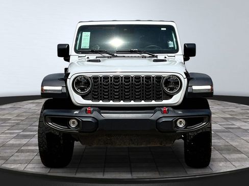 Used 2025 Jeep Wrangler Unlimited Rubicon AWD/4WD image 3