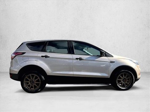 Used 2018 Ford Escape S image 5