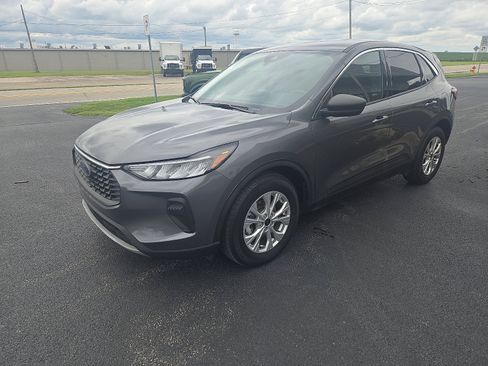 Used 2023 Ford Escape Active w/ Cold Weather Package image 7