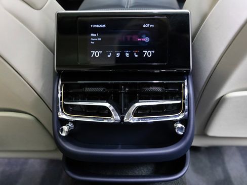 Used 2021 Bentley Flying Spur W12 image 16