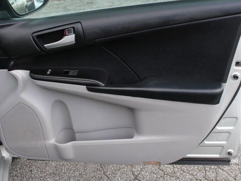 Used 2012 Toyota Camry LE image 15