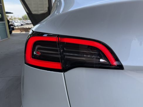 Used 2023 Tesla Model Y Long Range AWD/4WD image 13