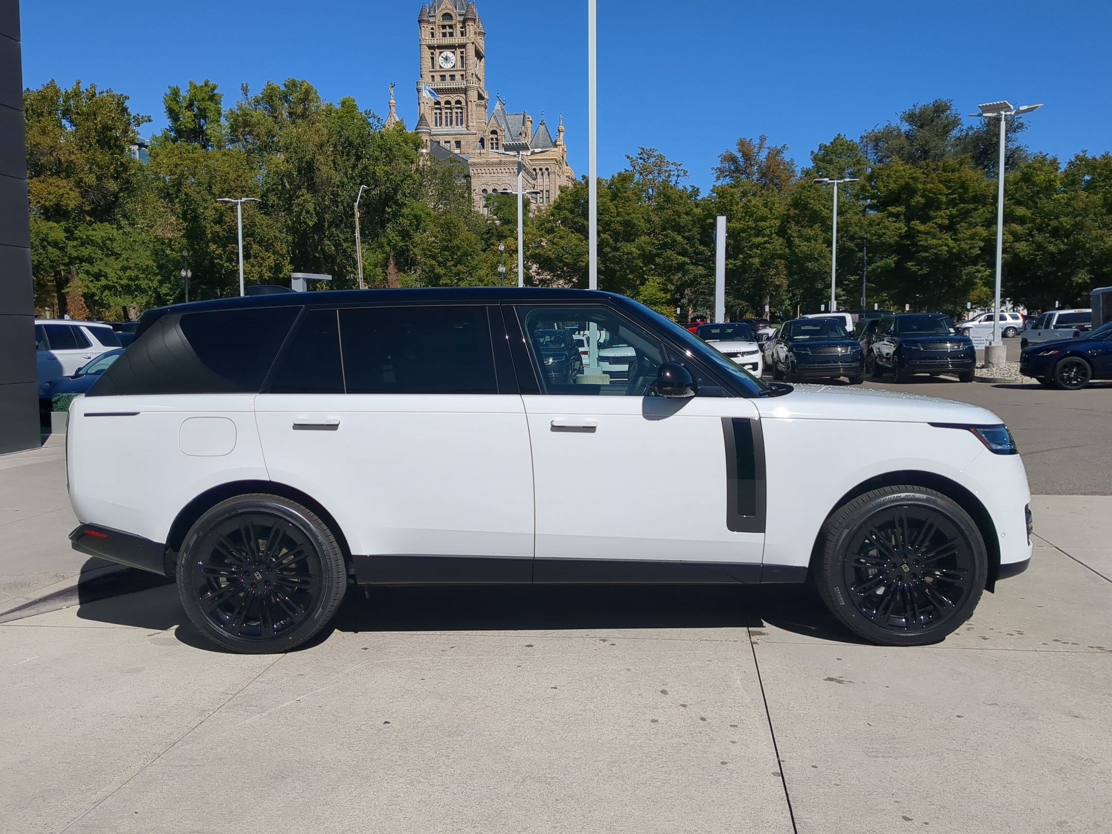 New 2027 Land Rover Range Rover Long Wheelbase SE AWD/4WD image 4