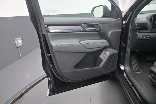 New 2026 GMC Terrain AT4 w/ LPO, Black Badging Package AWD/4WD image 12