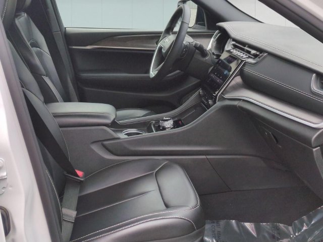 Used 2024 Jeep Grand Cherokee Limited AWD/4WD image 30