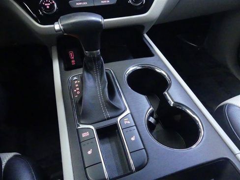 Used 2019 Kia Sedona EX FWD image 17