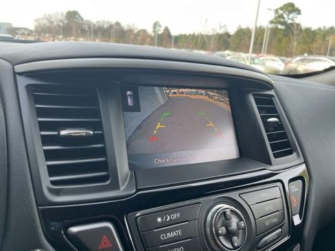 Used 2018 Nissan Pathfinder SV image 20