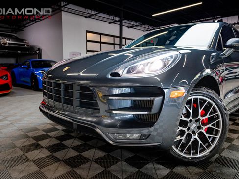 Used 2018 Porsche Macan Turbo image 10