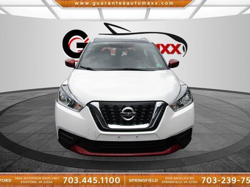 Used 2019 Nissan Kicks SV image 2