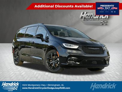 New 2026 Chrysler Pacifica Select w/ S Appearance Package