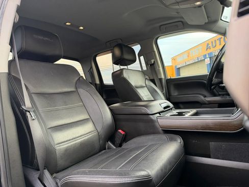 Used 2018 GMC Sierra 3500 Denali w/ Duramax Plus Package image 16